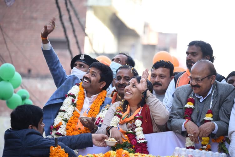 नंद गोपाल गुप्ता ने नामांकन के बाद निकाला जुलूस, सपा प्रत्याशी रईस बोले- यह सब है नंदी के नाटक