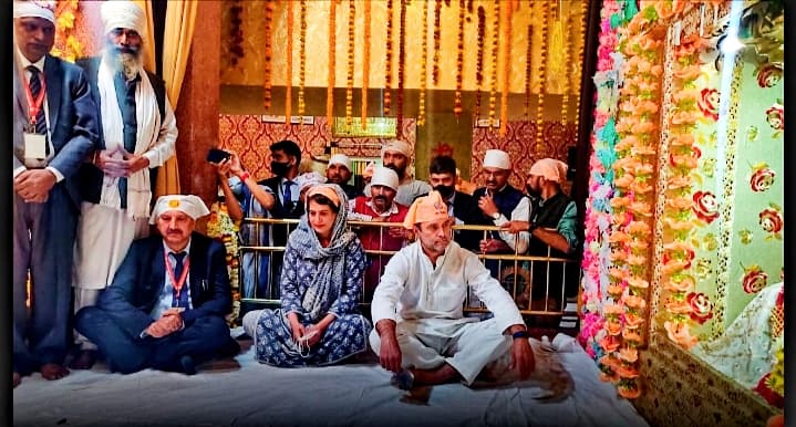 Ravidas Jayanti 2022: चुनाव के बीच रविदास मंदिर में राहुल और प्रियंका गांधी ने टेका मत्था, छका लंगर