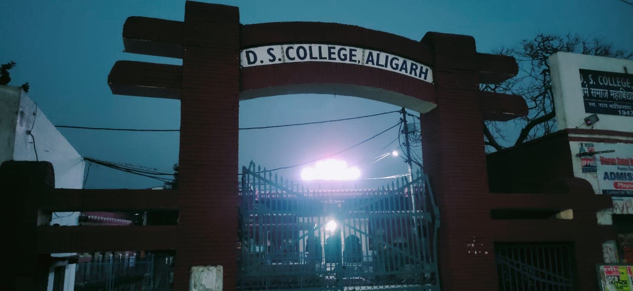 Aligarh News: धर्म समाज कॉलेज में हिजाब या भगवा पर बैन जैसा कोई शब्द नहीं, वायरल नोटिस निकला गलत Aligarh News: धर्म समाज कॉलेज में हिजाब या भगवा पर बैन जैसा कोई शब्द नहीं, वायरल नोटिस निकला गलत