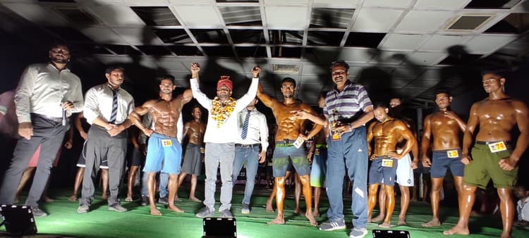 Aligarh News: बॉडी बिल्डिंग में सुशील कुमार बने मिस्टर अलीगढ़, इनको भी मिला पुरस्कार