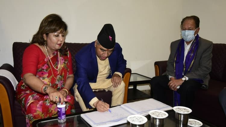 Varanasi News: नेपाल के PM की पत्नी आरजू राणा देउबा का काशी ने जीता दिल, बोलीं- यहां आकर ऐसा लगा जैसे...