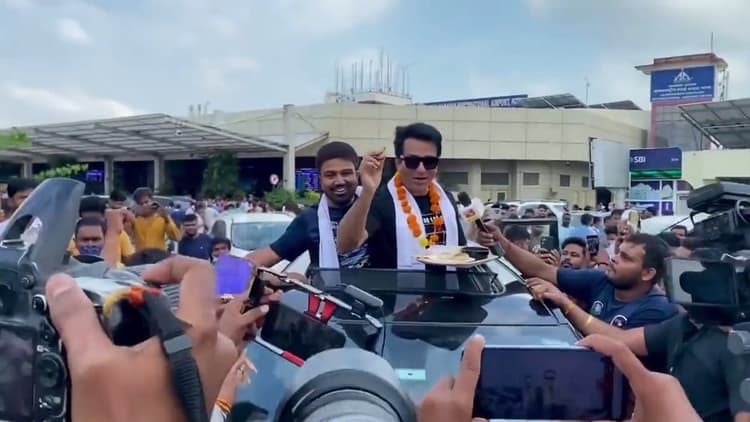 Sonu Sood In Patna: सोनू सूद ने कहा बिहार का कोई बच्चा शिक्षा, चिकित्सा से वंचित न रहे