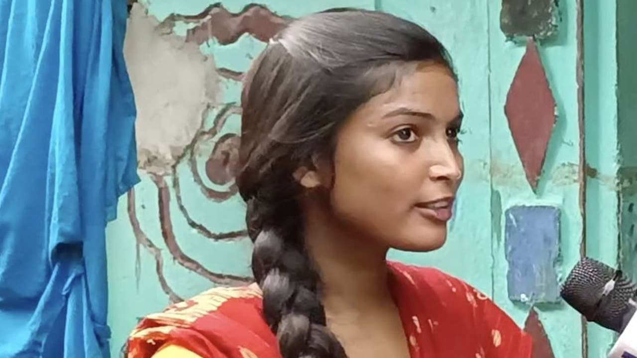 बिहार की छात्रा ने सैनिटरी पैड पर उठाया था सवाल, ये कंपनी अब मुफ्त में देगी शिक्षा और पैड