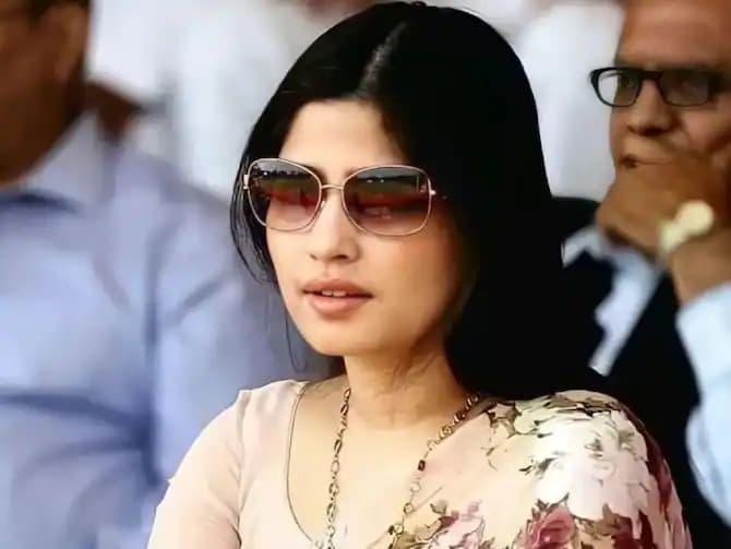 Mainpuri By Election: 14 करोड़ से अधिक की मालकिन डिंपल यादव पर कर्ज, ज्वैलरी की शौकीन, जानें आय का जरिया