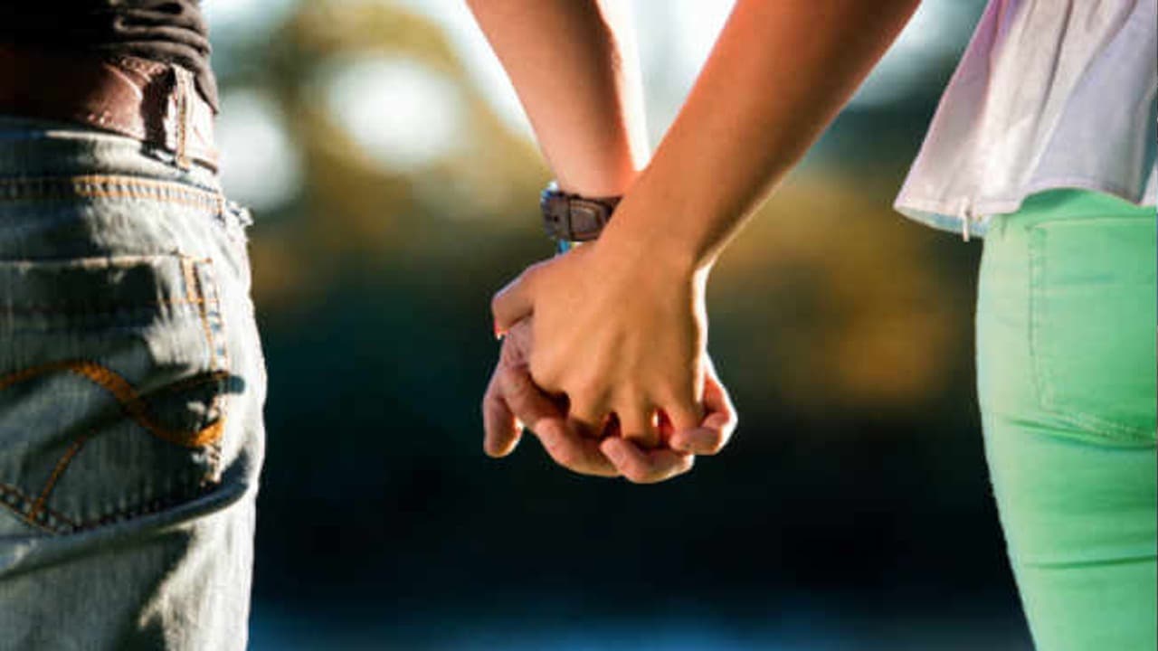 लिव- इन रिलेशनशिप में रहे लोगों के लिए कैसा रहेगा नया साल 2023, कौन मारेगा बाजी किसकी डूबेगी नाव...