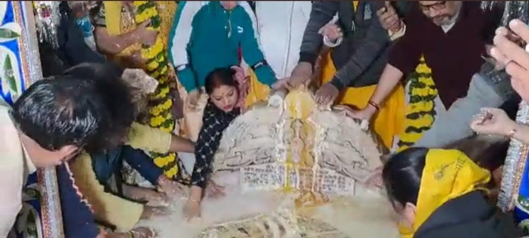 Mathura News: वृंदावन में बांकेबिहारी के प्राकट्योत्सव की धूम, निधिवन में गूंजे भक्ति के सुर