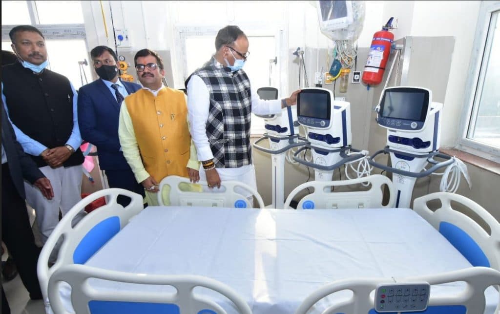 Kanpur: डिप्टी सीएम ब्रजेश पाठक ने 100 बेड के PICU का किया उद्घाटन, हैलट में ढूंढते रहे डॉक्टर और नर्स..