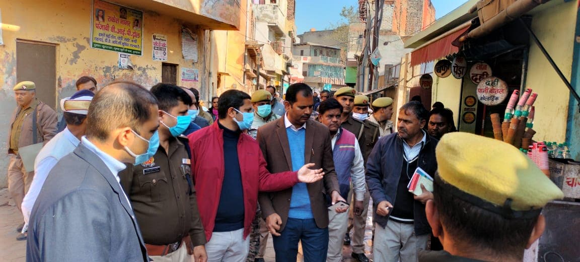 Mathura: पांच एकड़ जमीन पर बनेगा बांके बिहारी मंदिर कॉरिडोर, 8 सदस्यों की टीम गठित, ऐसे करेगी काम… Mathura: पांच एकड़ जमीन पर बनेगा बांके बिहारी मंदिर कॉरिडोर, 8 सदस्यों की टीम गठित, ऐसे करेगी काम…