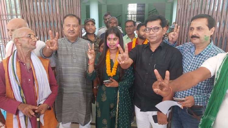 बिहार: पहले मां जीतीं तो उतार दिया था मौत के घाट, उपचुनाव में 21 साल की बेटी बन गई कुमैठा की मुखिया