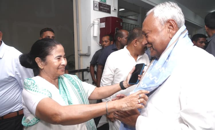 CM नीतीश कुमार ने की ममता बनर्जी से मुलाकात, दीपांकर से मिलने पहुंचे माले कार्यालय