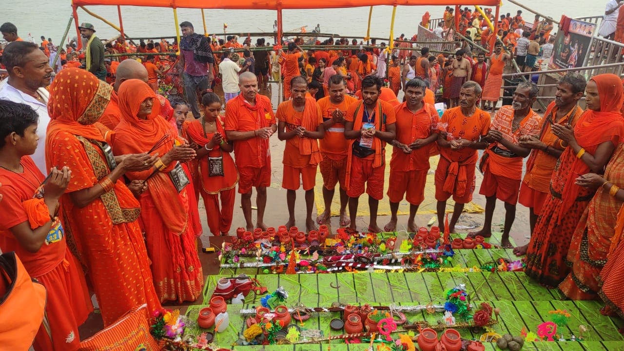 श्रावणी मेला 2023: सुल्तानगंज गंगा घाट से लेकर कांवरिया पथ तक केसरियामय, हर तरफ गूंज रहा बोल-बम का जयकारा