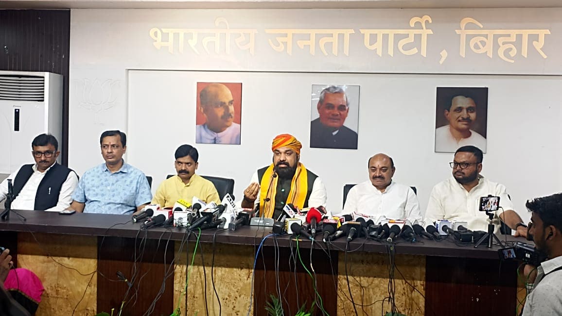 बीजेपी नेता विजय सिंह की पोस्टमॉर्टम रिपोर्ट पर भड़के सम्राट चौधरी, कहा- HC के सिटिंग जज से हो जांच बीजेपी नेता विजय सिंह की पोस्टमॉर्टम रिपोर्ट पर भड़के सम्राट चौधरी, कहा- HC के सिटिंग जज से हो जांच