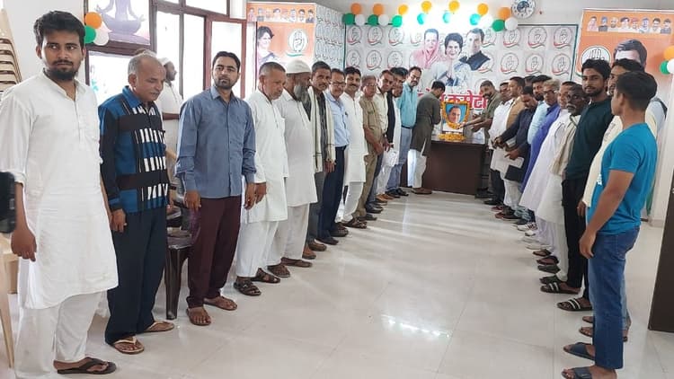 पूर्व पीएम राजीव गांधी की 79वीं जयंती पर बरेली कांग्रेस कार्यकर्ताओं ने किया याद, संचार क्रांति का बताया जनक