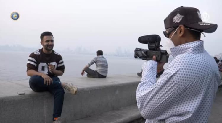 सूर्यकुमार यादव ने लिया लोगो का इंटरव्यू , भेष बदलकर निकले सड़कों पर