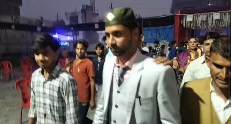 अलीगढ़ : दहेज में मांग रहे थे कार, पुलिस दूल्हे को हिरासत में लेकर थाने ले जाने लगी तो डिमांड छोड़ किया निकाह