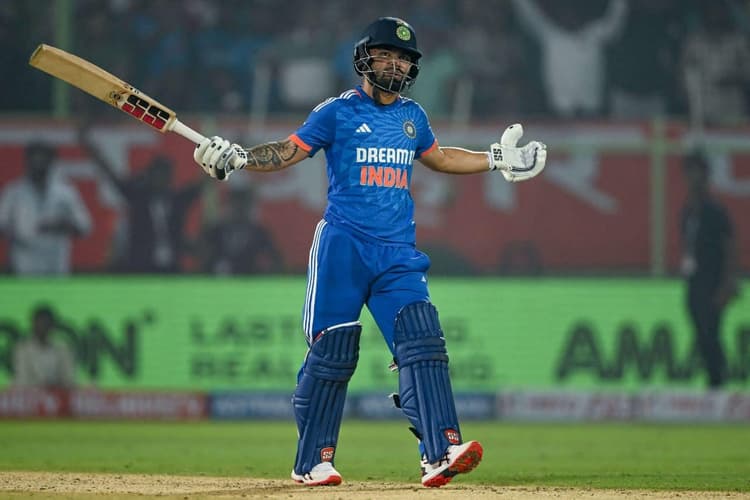 IND vs AUS T20 : रिंकू सिंह ने नो बॉल पर छक्का मारकर टीम इंडिया को पहला T-20 मैच जिताया, अलीगढ़ में जश्न