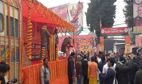 कर्पूरी ठाकुर जयंती: बीजेपी के कार्यक्रम में पहुंचे JDU कार्यकर्ता, जानें फिर क्यों बुलाना पड़ा ट्रक