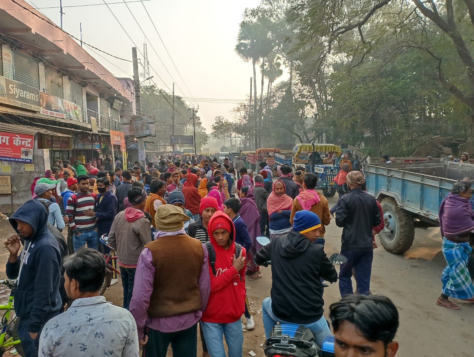 मुजफ्फरपुर में महिला के पर्स से उड़ाया पांच हजार, लोगों ने आरोपी के हाथ-पैर बांध जमकर की पिटाई