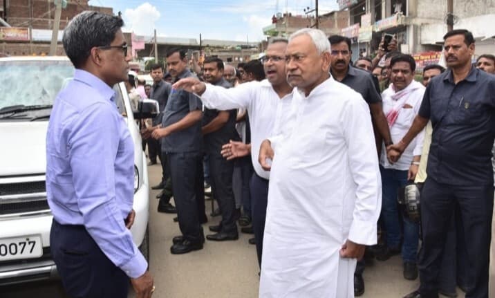 मीठापुर- महुली पुल और एलिवेटेड सड़क निर्माण कार्य का सीएम ने किया निरीक्षण, जानें क्या दिए निर्देश...