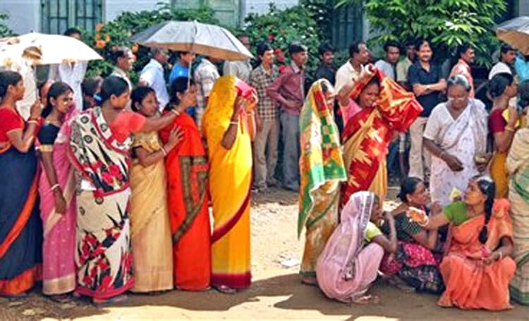 Bengal Election 2021: महिला मतदाताओं को लुभाने में जुटी भाजपा और तृणमूल कांग्रेस