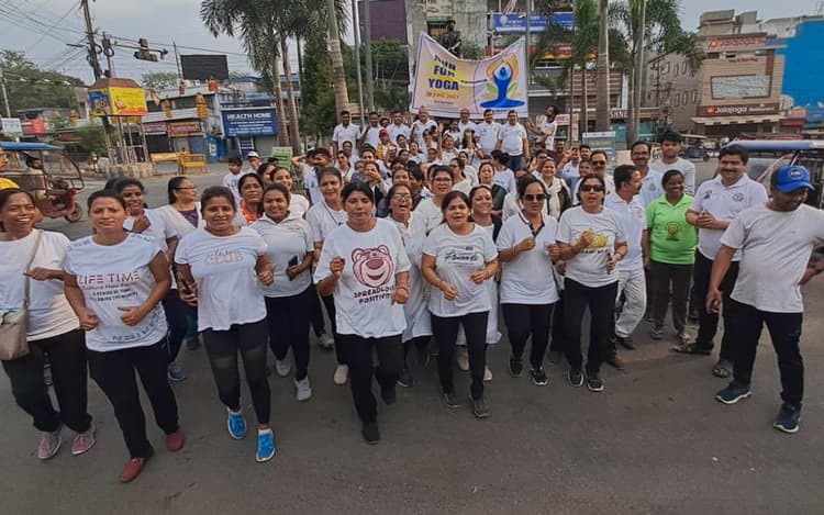 International Yoga Day: झारखंड आयुष विभाग के सात दिवसीय कार्यक्रम के तीसरे दिन हुई योगासन प्रतियोगिता
