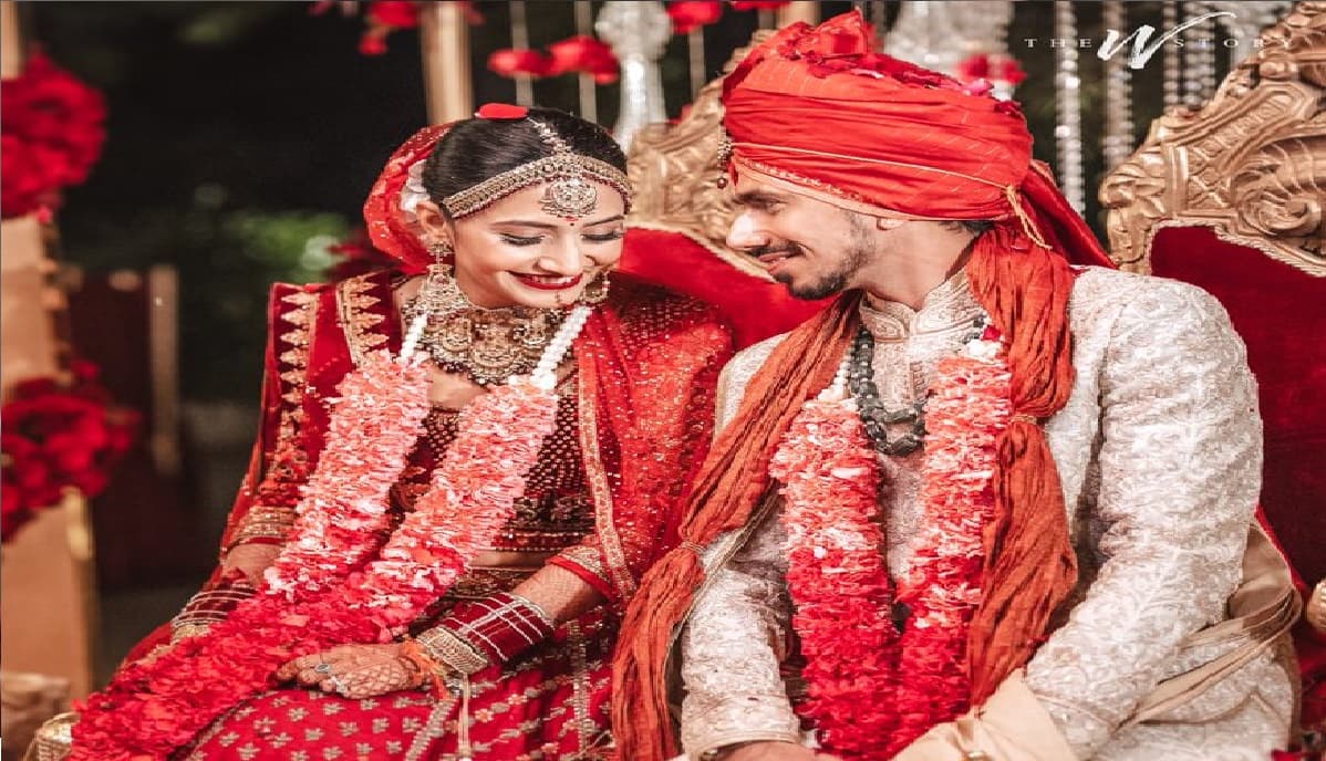 शादी के बंधन में बंधे युजवेंद्र चहल, कोरियोग्राफर धनाश्री वर्मा संग लिये सात फेरे, देखें तसवीरें शादी के बंधन में बंधे युजवेंद्र चहल, कोरियोग्राफर धनाश्री वर्मा संग लिये सात फेरे, देखें तसवीरें