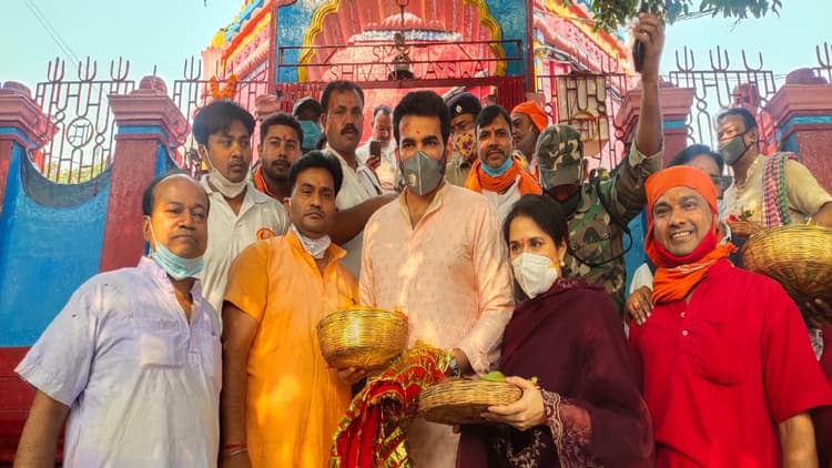 पूर्व क्रिकेटर जहीर खान पत्नी संग पहुंचे रजरप्पा, बोले- देश में उभर रहे हैं तेज गेंदबाज, आनेवाला समय भारतीय बॉलर्स का होगा