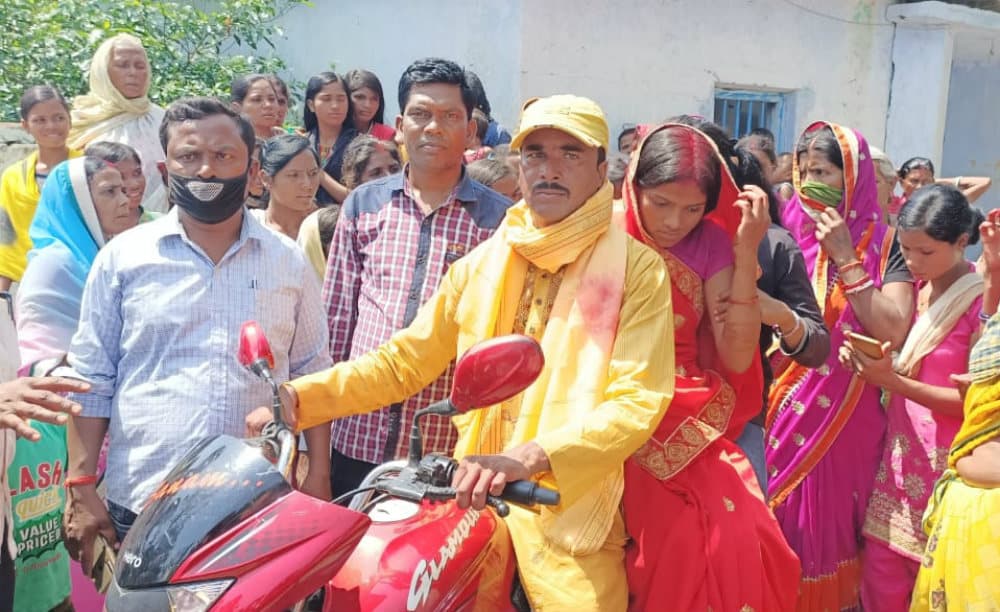 बेटी की डोली और पिता की अर्थी एक साथ उठी, बिजली के करंट से हुई पिता की मौत