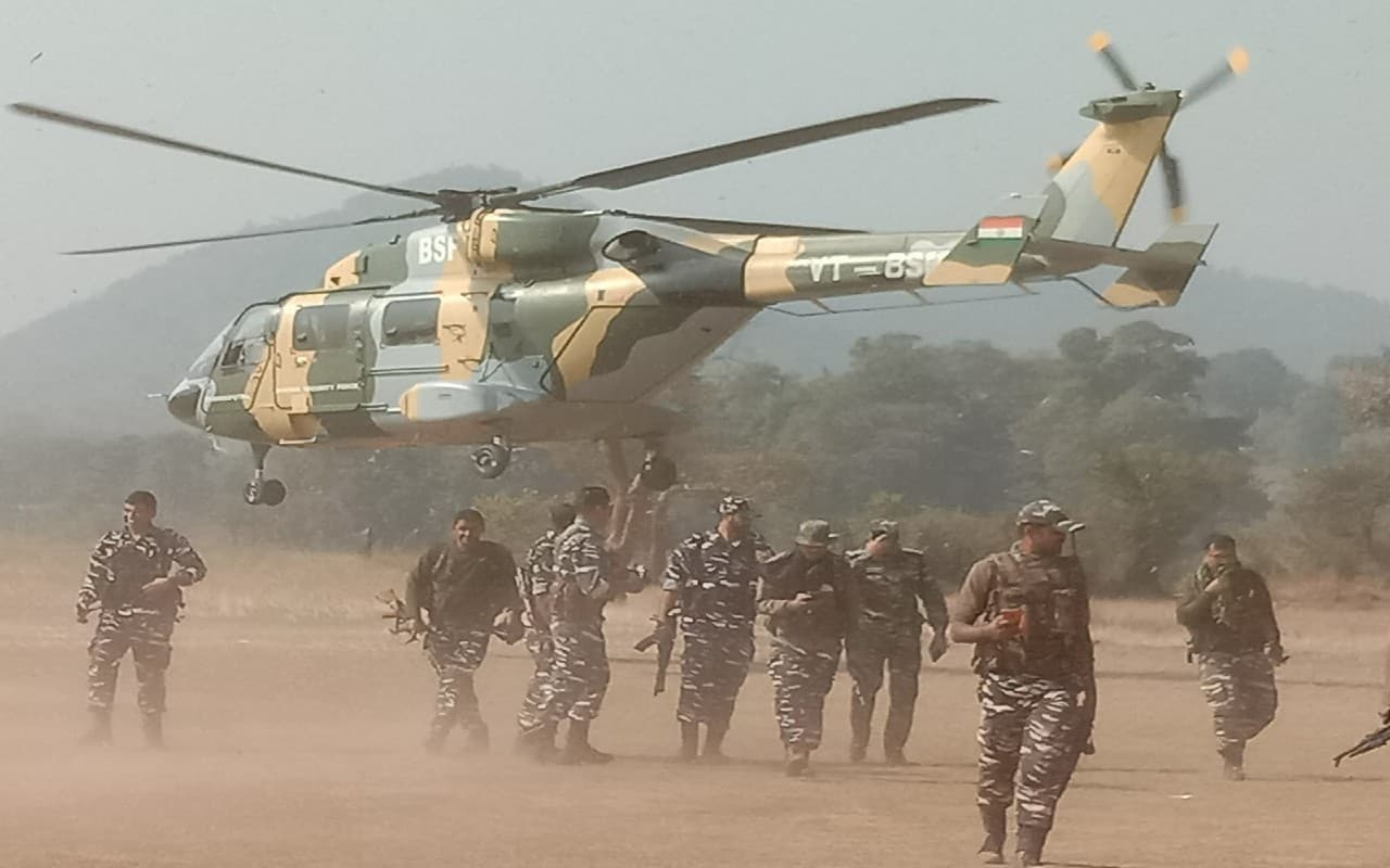 Naxal Attack: कोल्हान में एक बार फिर नक्सली हमला, घायल SI को एयरलिफ्ट कर भेजा रांची