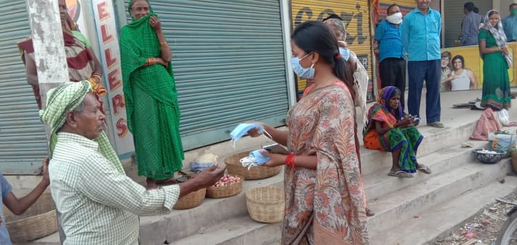 प्रभात खबर इंपैक्ट : विधायक की पहल पर किसानों को मिला सब्जी बाजार, जीडीएम बालिका उच्च विद्यालय में लगेगा हाट