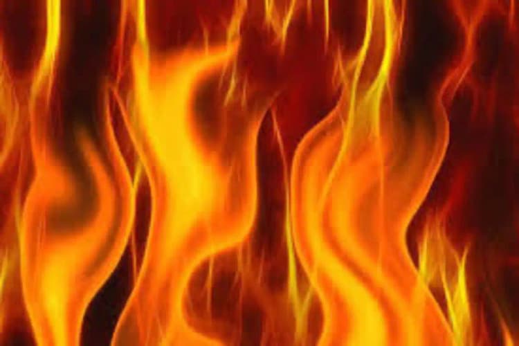 Bihar News: घर पर चल रही थी शादी की तैयारी, दूसरी तरफ आग लगाकर बैंक कर्मी ने कर लिया सुसाइड