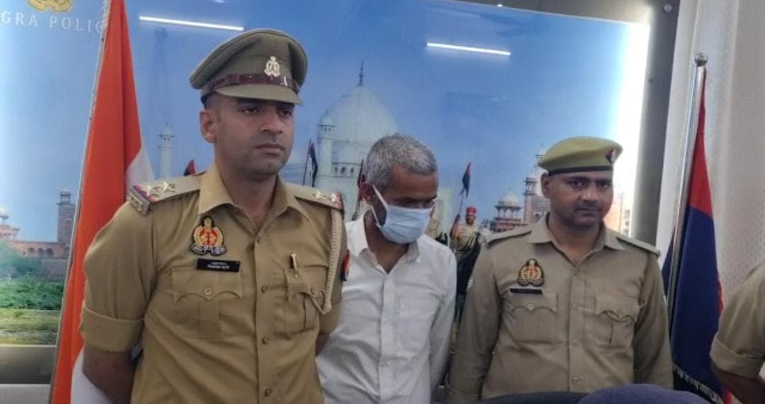 आगराः अंतरराज्यीय वाहन चोर गैंग के सदस्य को पुलिस ने किया गिरफ्तार, सात लग्जरी कार हुए बरामद