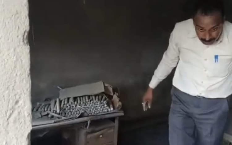 बीरभूम : NIA ने TMC उम्मीदवार के घर और ऑफिस से बरामद किया विस्फोटक, इलाके में हड़कंप