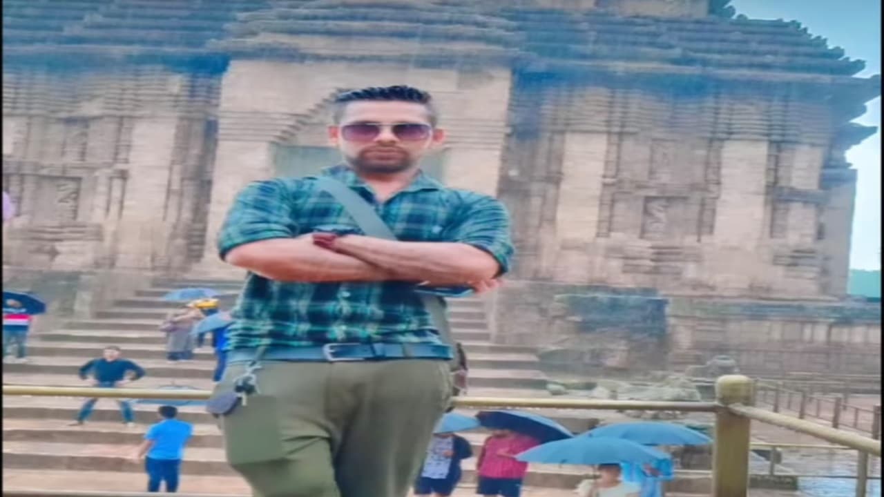 बिहार: लखीसराय गोलीकांड के आरोपी आशीष चोधरी पर 50 हजार का इनाम, हेल्पलाइन नंबर जारी बिहार: लखीसराय गोलीकांड के आरोपी आशीष चोधरी पर 50 हजार का इनाम, हेल्पलाइन नंबर जारी