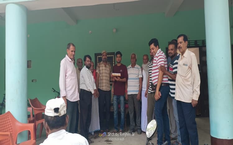 UPSC Results : झारखंड के अभिनव प्रकाश को मिला 279 रैंक, किसान माता-पिता के सपनों को साकार कर रो पड़े