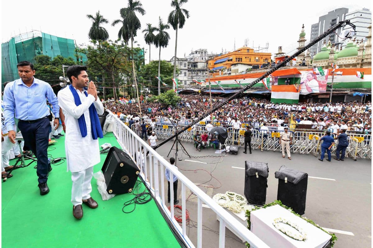 बंगाल : मेरा उपनाम मोदी नहीं है, माल्या नहीं है, मेरा उपनाम बनर्जी है, कोई भगोड़ा नहीं :अभिषेक बनर्जी बंगाल : मेरा उपनाम मोदी नहीं है, माल्या नहीं है, मेरा उपनाम बनर्जी है, कोई भगोड़ा नहीं :अभिषेक बनर्जी