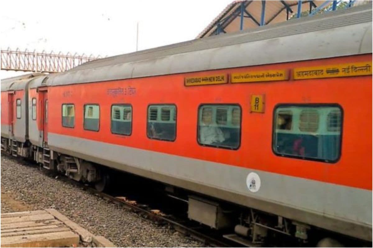 Good News : आसनसोल रेल मंडल की अनूठी पहल ,ट्रेन की बेसिन और शौचालय में अब नहीं खत्म होगा पानी Good News : आसनसोल रेल मंडल की अनूठी पहल ,ट्रेन की बेसिन और शौचालय में अब नहीं खत्म होगा पानी