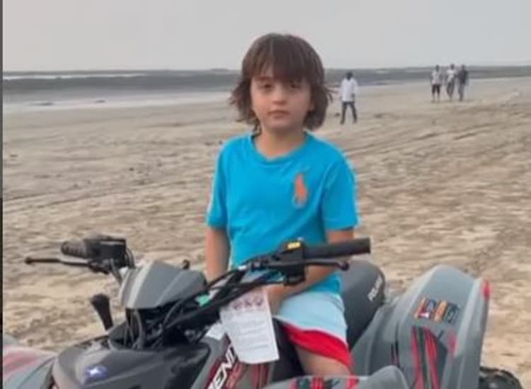 Abram Khan Video: अपने बर्थडे पर अबराम ने समंदर किनारे बाइक राइड का लिया मजा, देखें अनसीन VIDEO