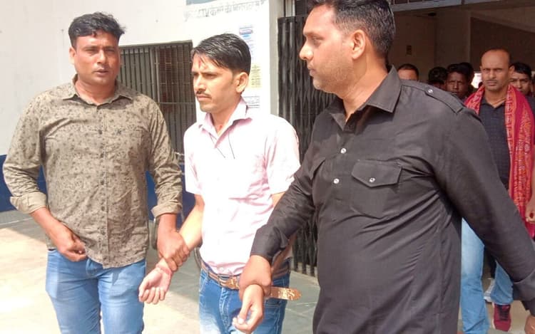 Lohardaga News: किस्को के बीडीओ अनिल कुमार मिंज, कम्प्यूटर ऑपरेटर परमानंद कुमार रिश्वत लेते गिरफ्तार