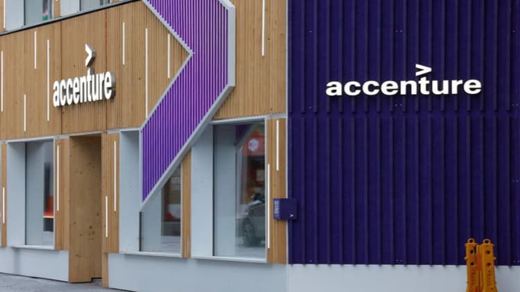 आईटी सर्विस कंपनी एक्सेंचर में 19,000 लोगों की होगी छंटनी, मुनाफे में कमी की आशंका