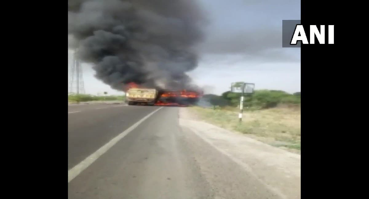 राजस्थान के बाड़मेर-जोधपुर हाईवे पर भीषण सड़क हादसा, बस-टैंकर की जोरदार टक्कर में कम से कम 8 लोगों की मौत