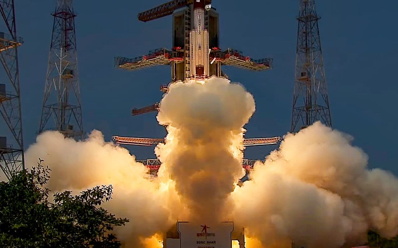 इसरो के हर स्वदेशी मिशन के लिए जरूरी है एचईसी, बना रहा है एक और लांच पैड व क्रेन इसरो के हर स्वदेशी मिशन के लिए जरूरी है एचईसी, बना रहा है एक और लांच पैड व क्रेन