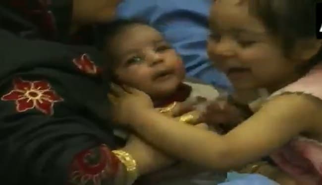 अफगानिस्तान से भारत पहुंचा परिवार, खुशी से छोटी बहन ने चूम लिया भाई का गाल