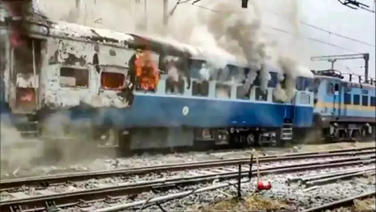 Agneepath Protest: यूपी में अग्निपथ स्कीम के विरोध में हंगामा करने पर 340 गिरफ्तारियां Agneepath Protest: यूपी में अग्निपथ स्कीम के विरोध में हंगामा करने पर 340 गिरफ्तारियां