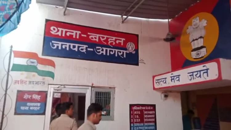 आगरा: आधी रात को दीवार फांदकर युवती के घर में घुसे दारोगा को लोगों ने पकड़कर बांधा, वीडियो वायरल, निलंबित
