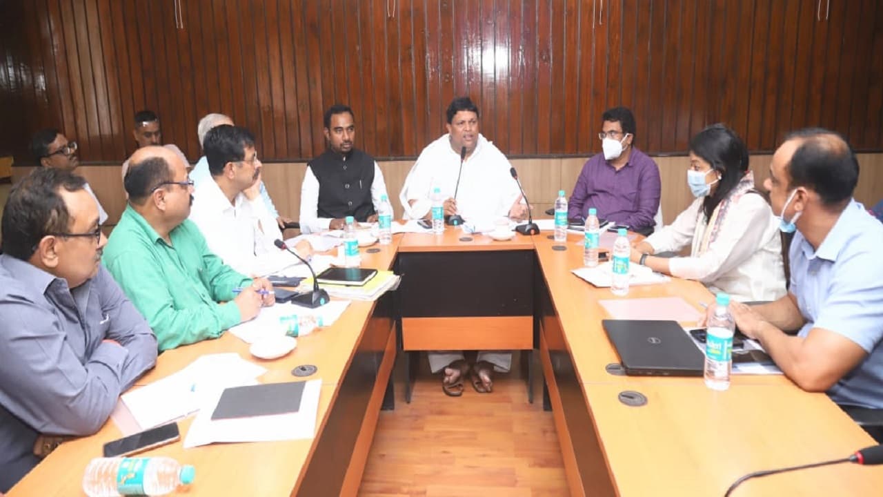 झारखंड में सुखाड़ की आशंका, कृषि मंत्री बादल पत्रलेख ने वैज्ञानिकों के साथ किया मंथन, ये है प्लान