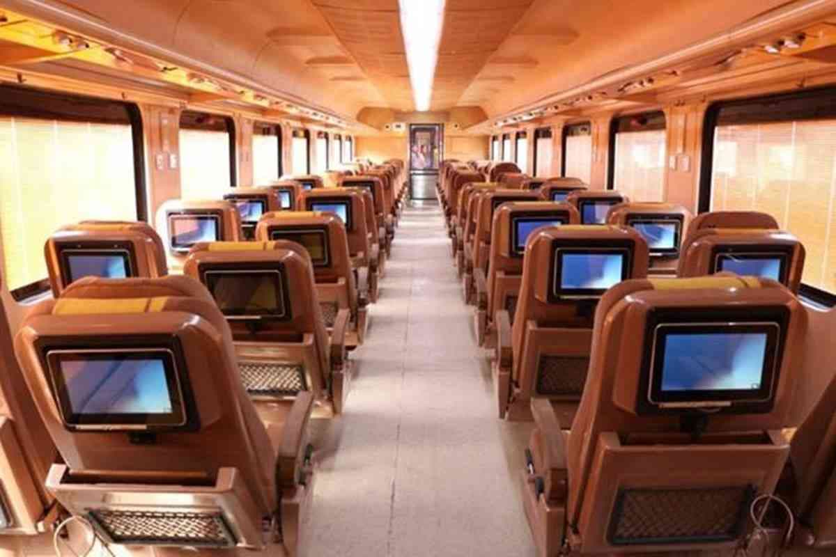 IRCTC/Indian Railways: GMR, L&T और BHEL सहित ये 13 कंपनियां चलाएंगी देश में Private Trains, रेलवे ने फाइनल किए नाम! IRCTC/Indian Railways: GMR, L&T और BHEL सहित ये 13 कंपनियां चलाएंगी देश में Private Trains, रेलवे ने फाइनल किए नाम!