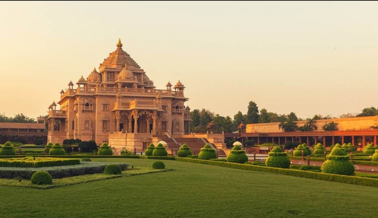 Ahmedabad Tourism : साबरमती आश्रम से लेकर कांकरिया झील तक, अहमदाबाद में घूमने के लिए ये हैं खूबसूरत जगहें