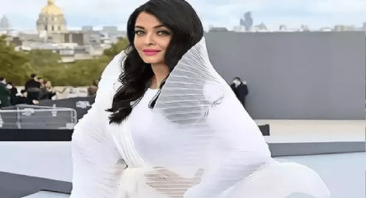 Paris Fashion Week में ऐश्वर्या राय ने किया रैंप वॉक, व्हाइट ड्रेस में दिखी हसीन, फिर भी इस वजह से हो गई ट्रोल