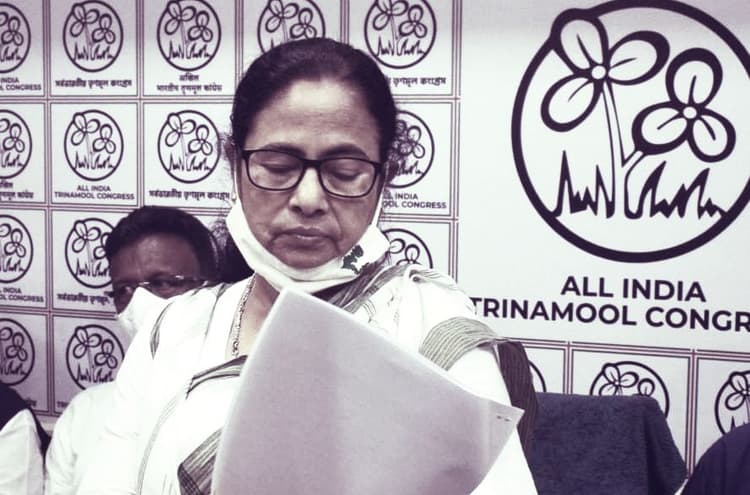 West Bengal Election 2021 : TMC ने टिकट काटा तो विधायकों के समर्थक सड़क पर उतरे, किया हंगामा